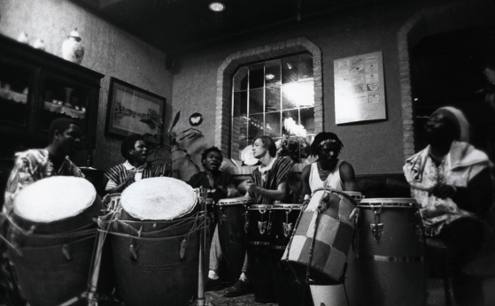 Edward Buadee met een groep Ghanese muzikanten, jaren 1980 – collectie Paul Feyaerts