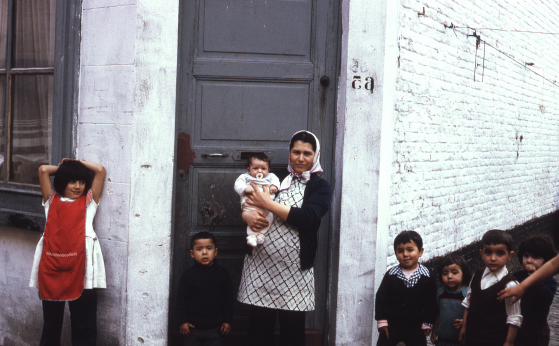 Turkse familie in een Gents beluik, jaren 1970