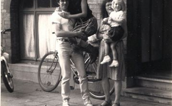 Torsten, zijn echtgenote, hun dochter en hun Italiaanse dagmoeder, Gent, 1992